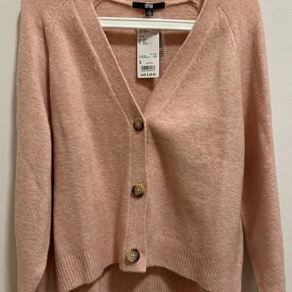 Uniqlo Souffle Yarn Long Sleeve Cardigan in Size S - Picture 15 of 16